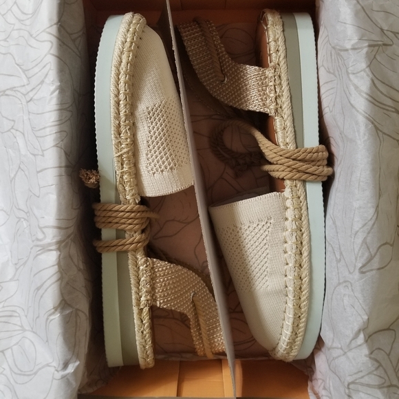 Shoes - Picture 4 of 7